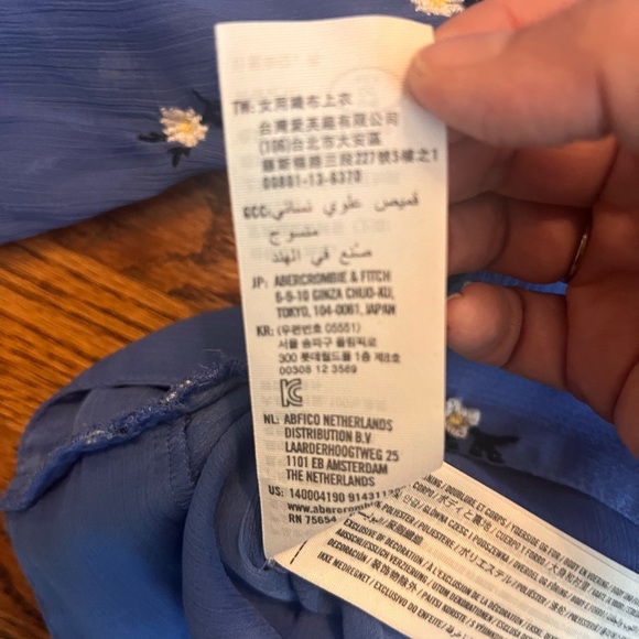 Abercrombie & Fitch Cornflower Blue Wrap Top
Size: Medium - Picture 5 of 9